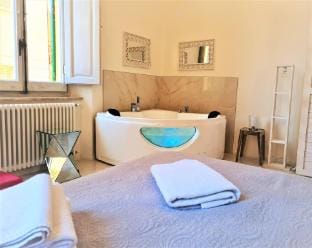 Allegra Viareggio Suite With Jacuzzi Apartment in Viareggio