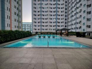 Nix Staycation MPlace Tower C 28th Floor Apartment in Quezon City