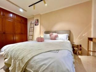 Stay in Ximending｜Ximen Station Next to Exit 6/Mar Exclusive Apartment in Taipei City