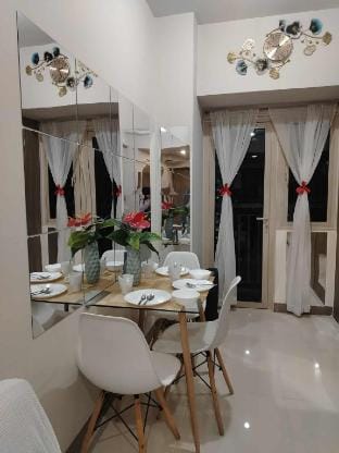 Shore & Coast Staycation Apartment in Pasay