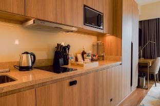 Sky-High Serenity – River & Makati View Apartment in Mandaluyong