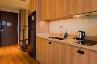 Sky-High Serenity – River & Makati View Apartment in Mandaluyong