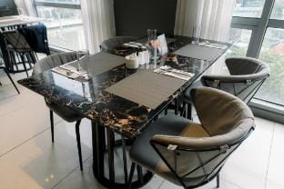 Sky-High Serenity – River & Makati View Apartment in Mandaluyong