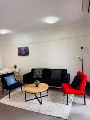 Minimalist 2-Bed, 2-Bath Apartment - Free Parking Apartment in Southbank