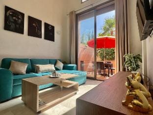 Beautiful Duplex • Fast Wi-Fi • Terrace • Pool Apartment in Center District