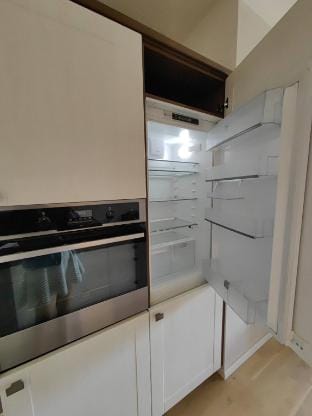 Free Parking Modern Smichov Apt Large Balcony, 10 minutes metro to central Apartment in Prague