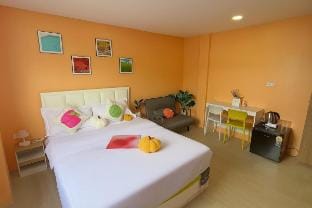 MonthlyRent Cheap/include electric/ Deluxe room with sofa /window-B Apartment in Patong
