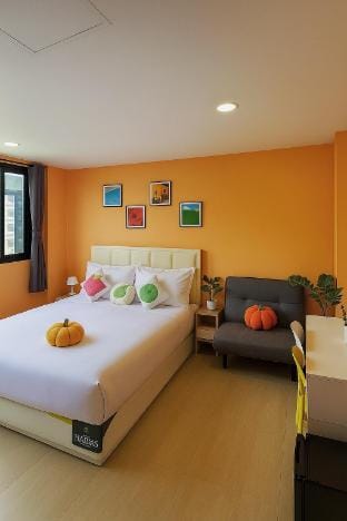 MonthlyRent Cheap/include electric/ Cozy room with sofa /Near juncylon -C Apartment in Patong