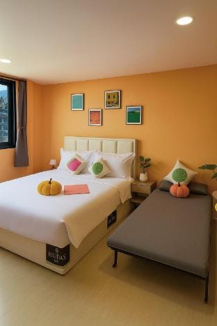 MonthlyRent Cheap/include electric/ Cozy room with sofa /Near juncylon -C Apartment in Patong