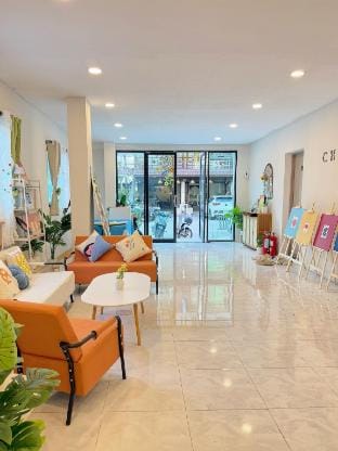 MonthlyRent Cheap/include Electric/ /Low floor/king bed no window/Near  Patong beach-D Apartment in Patong