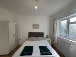 Charming Wallington Apartment with Hot Tub Apartment in Croydon