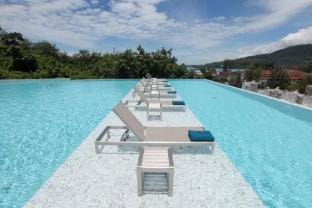Modern condo with full sea view, 4 min walk to Kamala beach Apartment in Kamala