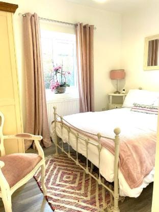 Newcastle Pet friendly Annex, drive,  garden, 10min drive to city centre Apartment in Newcastle upon Tyne