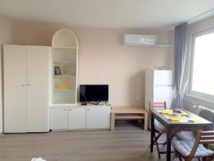 Magnolia City View Studio Apartment in Sofia
