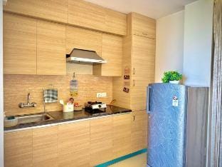 Elegant 1RK with breakfast | Near Prem Mandir Apartment in Uttar Pradesh