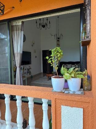 Mesmerizing view 2BHK - 9min drive to Varca Beach Apartment in Benaulim