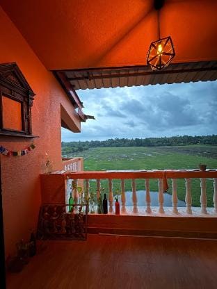 Mesmerizing view 2BHK - 9min drive to Varca Beach Apartment in Benaulim