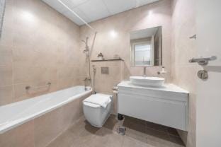 Stayshort - Studio in Damac Hills Sleeps 2 with Balcony Apartment in Dubai