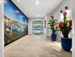 Sunset-on-the-Strand Pool Tennis TSV Apartment in Townsville