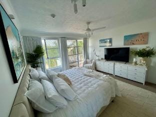 Sunset-on-the-Strand Pool Tennis TSV Apartment in Townsville