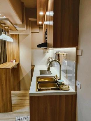 Condo Near Mactan Cebu Airport w/Pool & Gym Access Apartment in Lapu-Lapu City