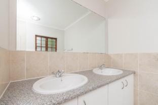 Peaceful Sandton Townhouse in Gated Community Apartment in Sandton