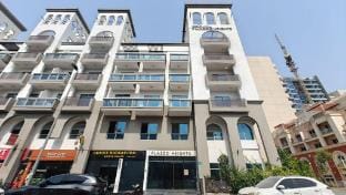 StayShort - Studio Unit in JVC Sleeps 3 with Balcony Apartment in Dubai