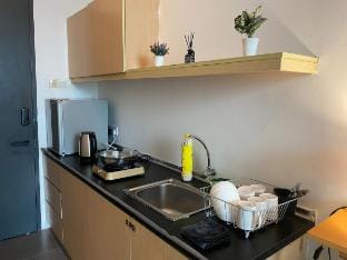 Muji PJ 5pax FreeParking 200mbps 1u MRT DPAC Jiwa Apartment in Petaling Jaya