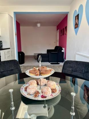 The Snug Apartment in Wembley