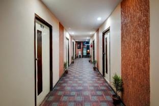 Super Collection O Lokmanya Nagar Metro Station Formerly Hotel Siddhivinayak Apartment in Maharashtra