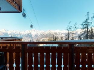 Apartment in Veysonnaz with Ski-InSki-Out Apartment in Nendaz