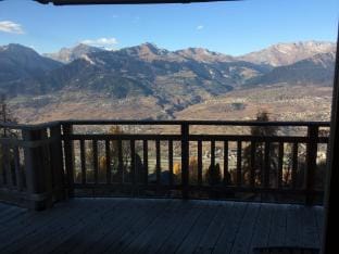 Lovely apartment with mountain views Apartment in Sion