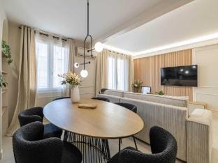 Haussmann apartment - South-facing balcony  2BR4p Apartment in Cannes