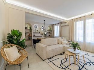 Haussmann apartment - South-facing balcony  2BR4p Apartment in Cannes
