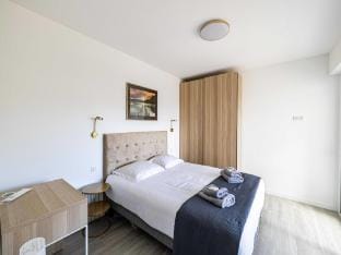 Elegance and serenity with terrace, view  AC Apartment in Cannes