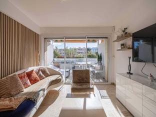 Charming apartment on Boulevard Alexandre III Apartment in Cannes