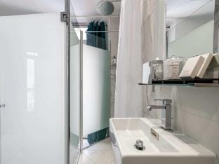 Hotel Avaton - Deluxe Balcony bedroom - Cannes Palais Apartment in Cannes