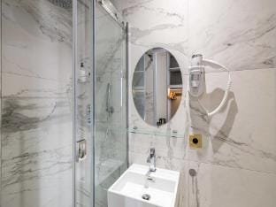 Avaton Hotel - Deluxe Room - Cannes Palais Apartment in Cannes