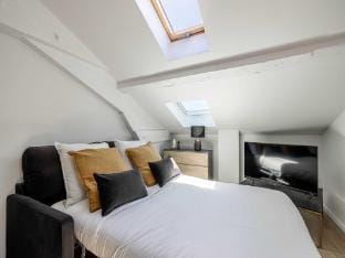 Cozy apartment - Bright skylight - Cannes center Apartment in Cannes