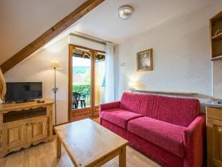 Cosy apartment in the mountains in Giez Apartment in Doussard