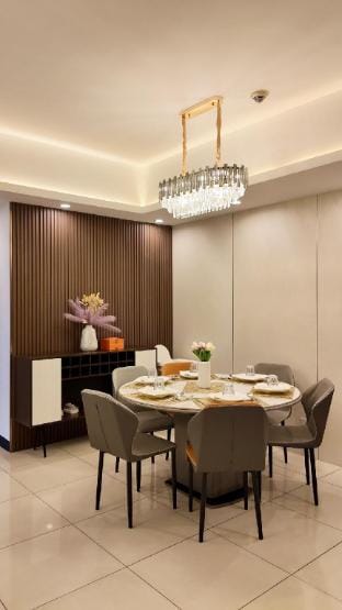 PS5 Venetian Family Luxe[Max:7Adults+3Kids] |4BR Apartment in Makati