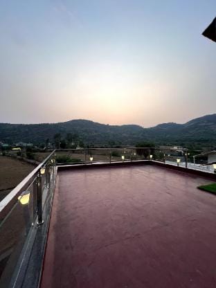 Retreat villa II Lonavala II big pool Vacation rental in Lonavla