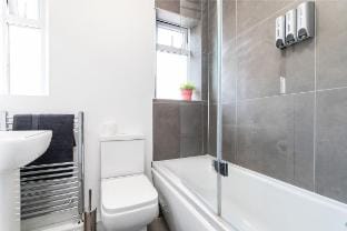 Argie Gardens Studio - 1 Vacation rental in Leeds