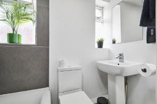 Argie Gardens Studio 1A Vacation rental in Leeds
