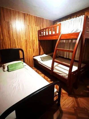 3 Bedroom House in the Heart of Baguio with Garage Vacation rental in Baguio