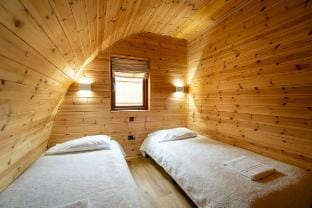 2 Cosy Cabin at 15th C Pub Vacation rental in Uttlesford