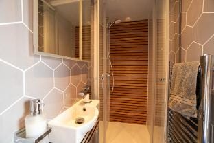 Rocky, Timber Tiny Home + Pub Vacation rental in North Dorset District