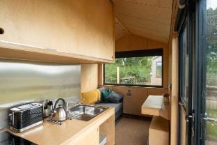 Rocky, Timber Tiny Home + Pub Vacation rental in North Dorset District