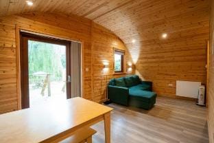 Echo: family cabin nr Newmarket Racecourse Vacation rental in St Edmundsbury District