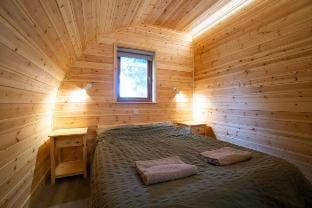 Family cabin next to 16th century pub Vacation rental in St Edmundsbury District